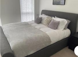 Luxury Super King Size Bed with Separate Bathroom, hotel em Dartford