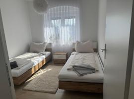Wohnungen Beshi Niederthalheim, hotel v destinaci Vöcklabruck