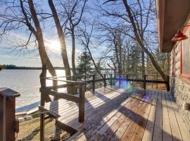 Cozy Cabin with Private Dock on Fifth Crow Wing Lake, hotel in Nevis