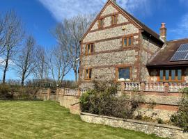 Farm House with Hardy views, holiday home in Dorchester