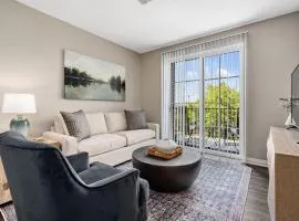 Spotless Monthly Penthouse Downtown Parking