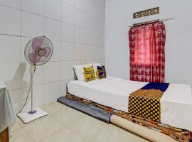 SPOT ON 92535 Guest House Pak Darso, hotel v destinaci Sragen