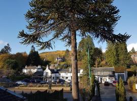 OYO Mackay's Travel Lodge Hotel, hotel v destinaci Strathpeffer