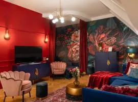 Decadent Art Deco Balcony Apartment in Old Town
