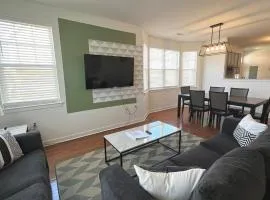 Laurel Heights- Fresh, Cozy and Close to All!