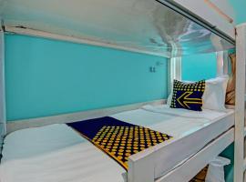SPOT ON 92611 Lobak Hostel CapsuleNearAyam Goreng Terowongan, hotel v destinaci Alastuwo