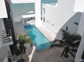 Paradisiac apartment facing the sea
