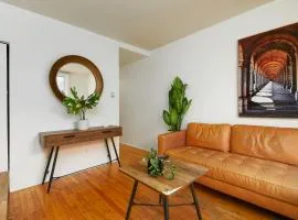 Sunlit 2BR in Plateau Mont Royal Downtown