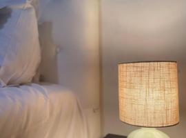 Nextdoor Host Eco-lodge 24h Self Check-in with Bathtub, cabin nghỉ dưỡng ở Helsinki