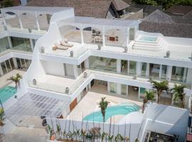 Casa Auma Stunning 4 Bedroom Villa in Canggu, hotel in Tumbak Bayuh