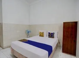 SPOT ON 92876 Homestay Kedamean