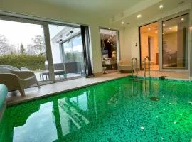 Magnolia House with Indoor Swimming Pool and Sauna