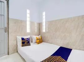 SPOT ON 93035 Karman's Sari Homestay Syariah