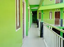 OYO Life 92919 Kost Wijaya Kusuma Lake Syariah