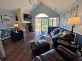 FV39 Classy Bretton condo with AC wifi mountain views