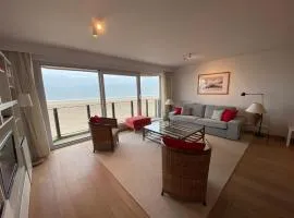 Seafront Palm Beach Stay