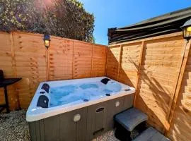 1-Bed Retreat - Hot Tub Private Garden & Bbq