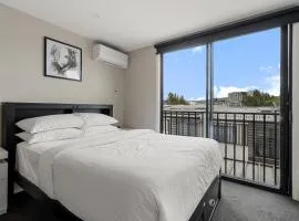 Modern 3-Bedroom Townhouse in Quiet Greenway