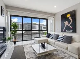 Modern 3-Bedroom Townhouse in Quiet Greenway
