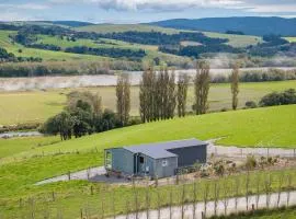 Strathvale River Cottage - Winton Holiday Home