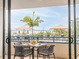 The Landmark 108, 61B Dowling St - air con, linen, pool, lift, views