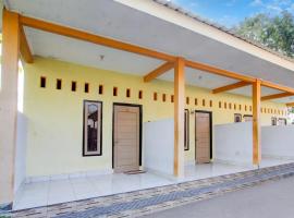 OYO Life 93156 Rumah Kosan, hotel v destinaci Tanjung