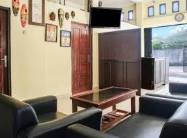 OYO 93332 Kharis Home Stay