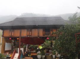 Atash Eco Village Homestay Van Hoi, hotel com estacionamento em Qu&acirc;n Kh&ecirc;