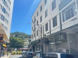 Apartamento Pé na Praça Centro Serra Neg