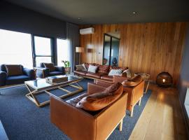 King Island Lodge - North & South Lodge, hotel amb aparcament a Currie