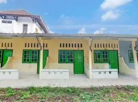OYO Life 93256 Kos Meninting