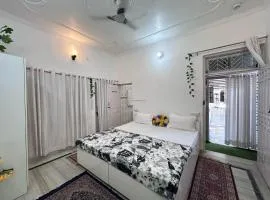 Private Cozy Stay in a Bungalow !