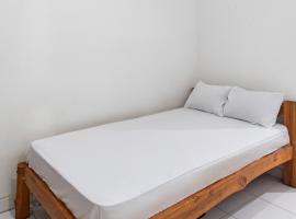 OYO Life 93504 Kost Krisna, hotel v destinaci Temukus