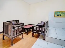 OYO LIFE 93634 Penginapan D'palinggihan Syariah