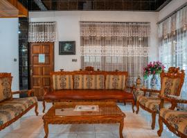 OYO 93706 Penginapan Syariah Hj. Kenan, hotel v destinaci Bukittinggi