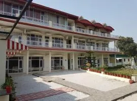 Skyview Stays I Party Lawns I 1km from Sukhna lake、チャンディーガルのペット同伴可ホテル