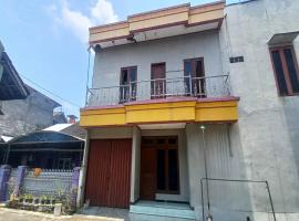 OYO 93767 45 Guest House, hotel v destinaci Sragen