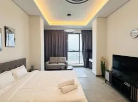 Upscale Apartment at Oval Tower Near Downtown with Balcony and Parking by Belvilla