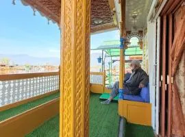 Lalarukh Group of Houseboats