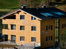 Kanis Appartements, hotel cerca de Diedamskopf II, Schoppernau