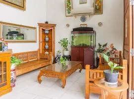 OYO 94067 The Roy Suite Guest House