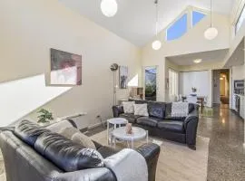 Gorgeous 2-Bed Victorian Home in Artsy Suburb