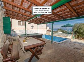 Apartments Laguna, hotel en Stomorska