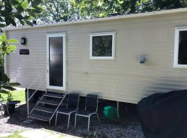 Badgers nestled in a cozy corner of the park, parque tur&iacute;stico em Wadebridge
