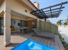 Beachfront Luxury Villa - Private Pool & Sunset Views, hotel v destinaci Vila Praia Do Bilene