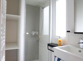 Camping Le Val de Trie, hotel a Béhen