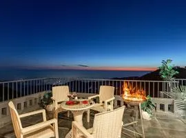 Alaya Stays Evara - 2 BHK Hilltop Hideaway With Balcony, Fireplace & Scenic Views