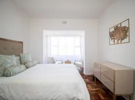 Mountain View Coastal Retreat