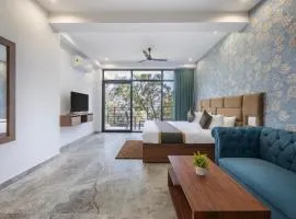 Luxury Kasauli Skyline 2BHK Apartment with Jacuzzi and Mountain View