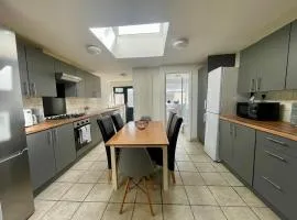 Broad House Central Location Long Stay Sleeps 10